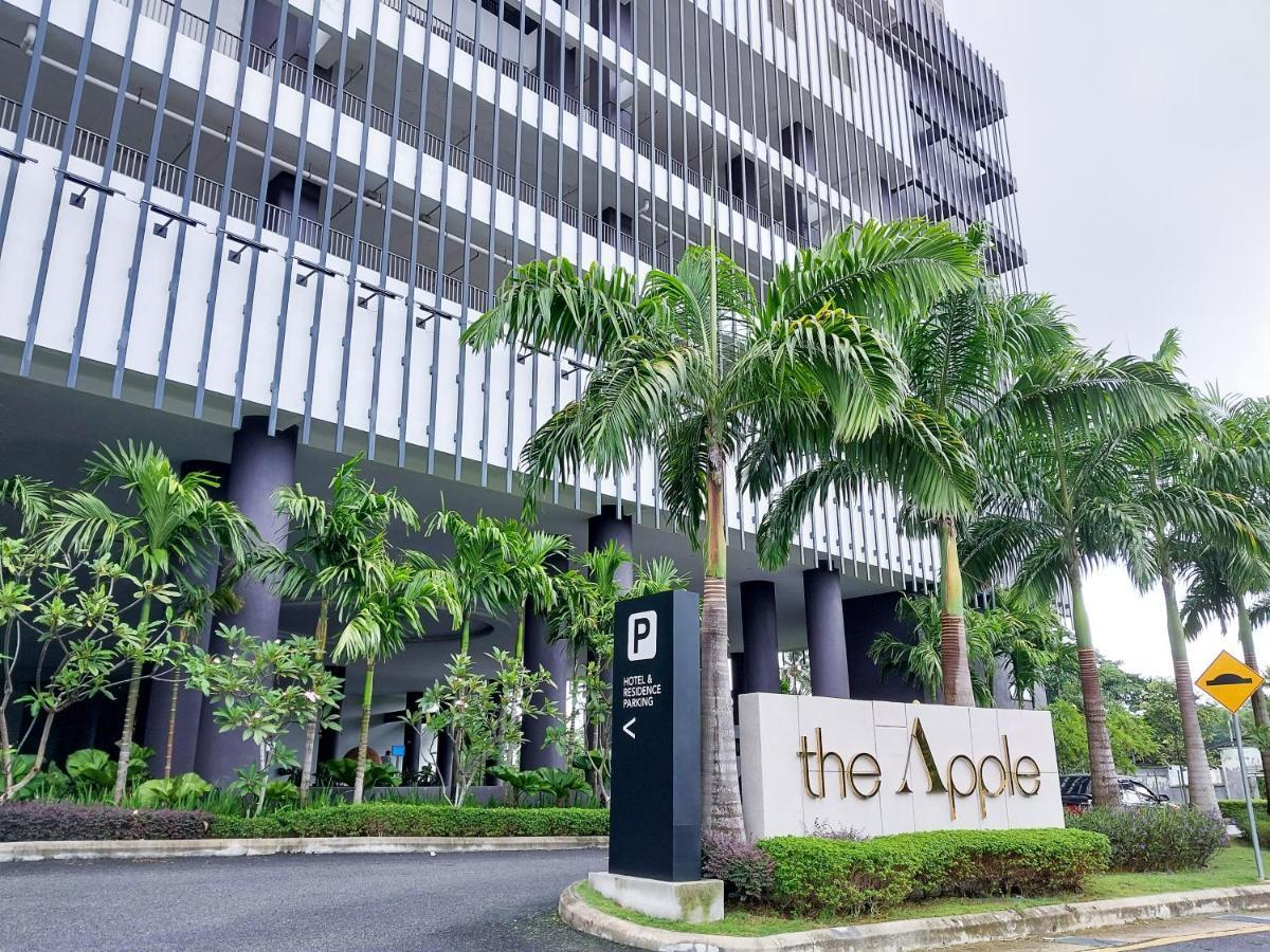 The Apple Suites Melaka By Bluebanana Exterior photo